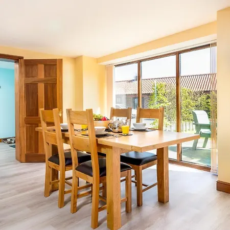 בית נופש Millstone Cottage - Stunning Barn Conversion!