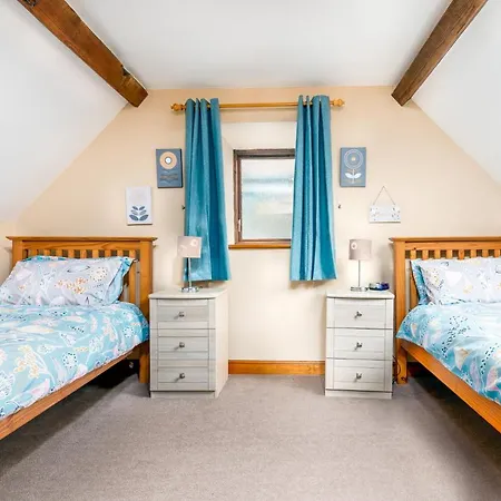 בית נופש Millstone Cottage - Stunning Barn Conversion!